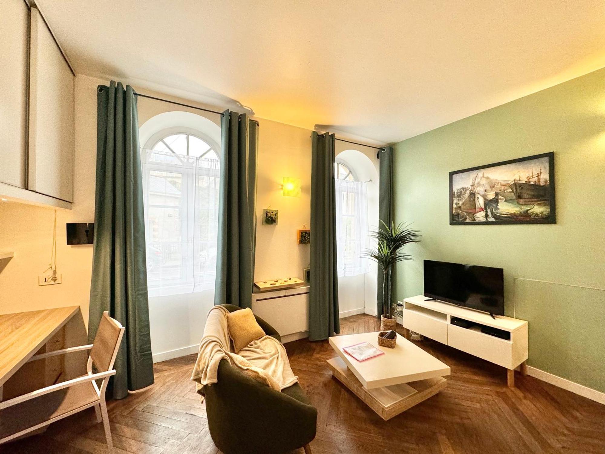 Le Noir Bois Et Blanc - Studio - Wifi - Centre Ville - Entree Autonome Quimper Ngoại thất bức ảnh