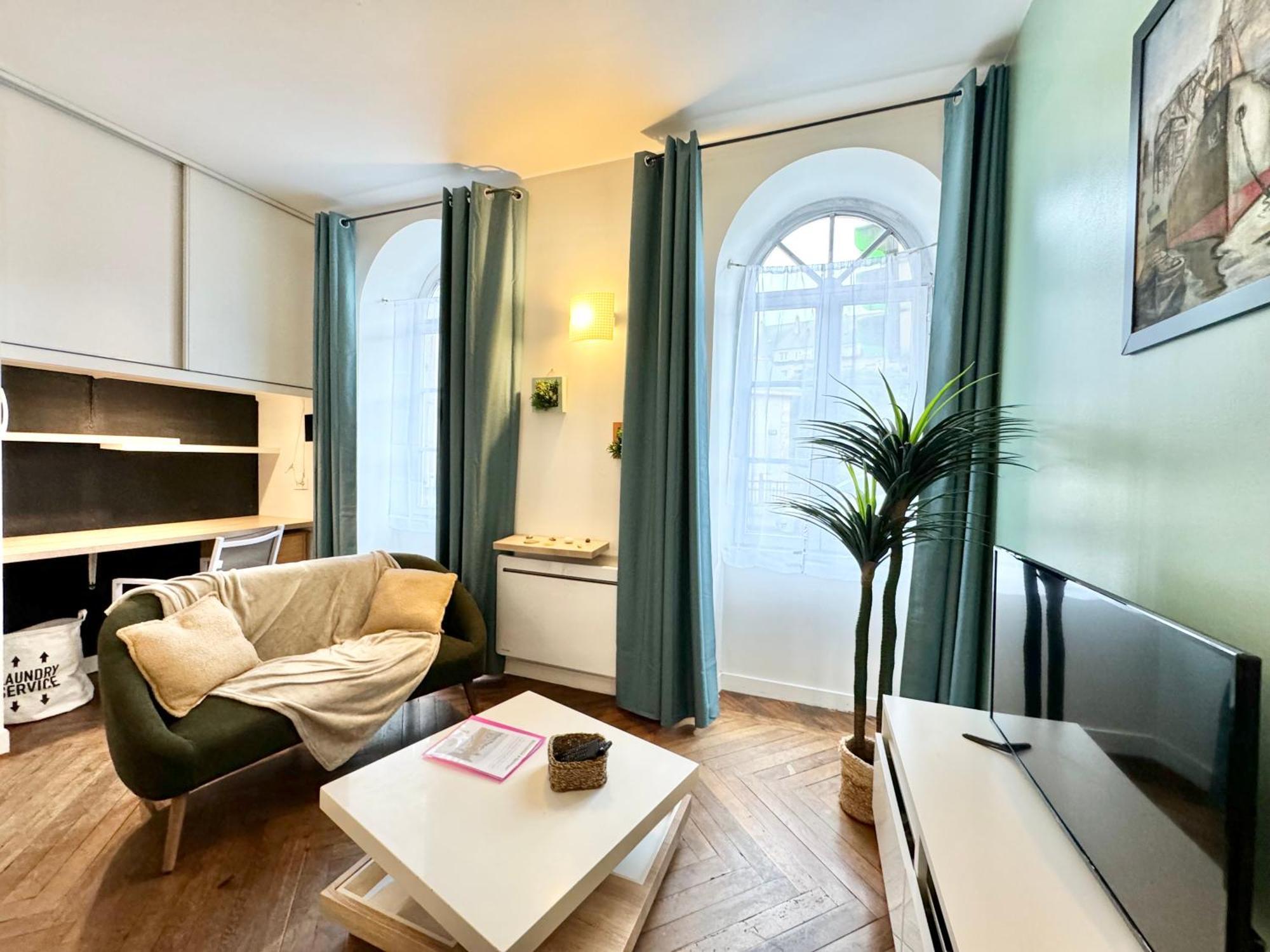 Le Noir Bois Et Blanc - Studio - Wifi - Centre Ville - Entree Autonome Quimper Ngoại thất bức ảnh