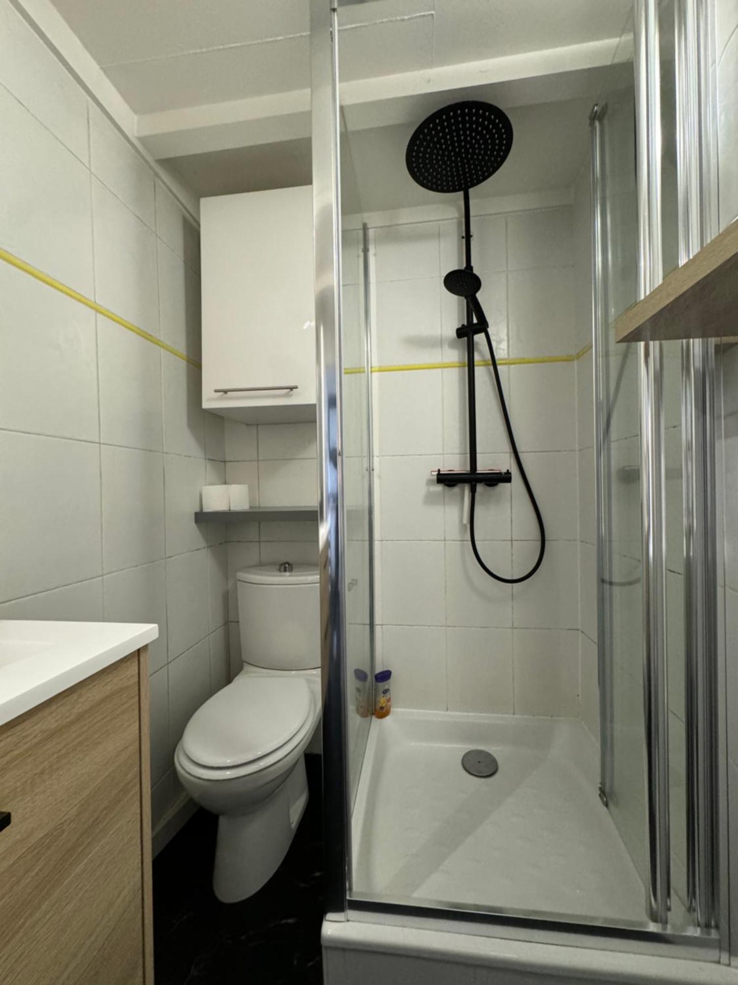 Le Noir Bois Et Blanc - Studio - Wifi - Centre Ville - Entree Autonome Quimper Ngoại thất bức ảnh