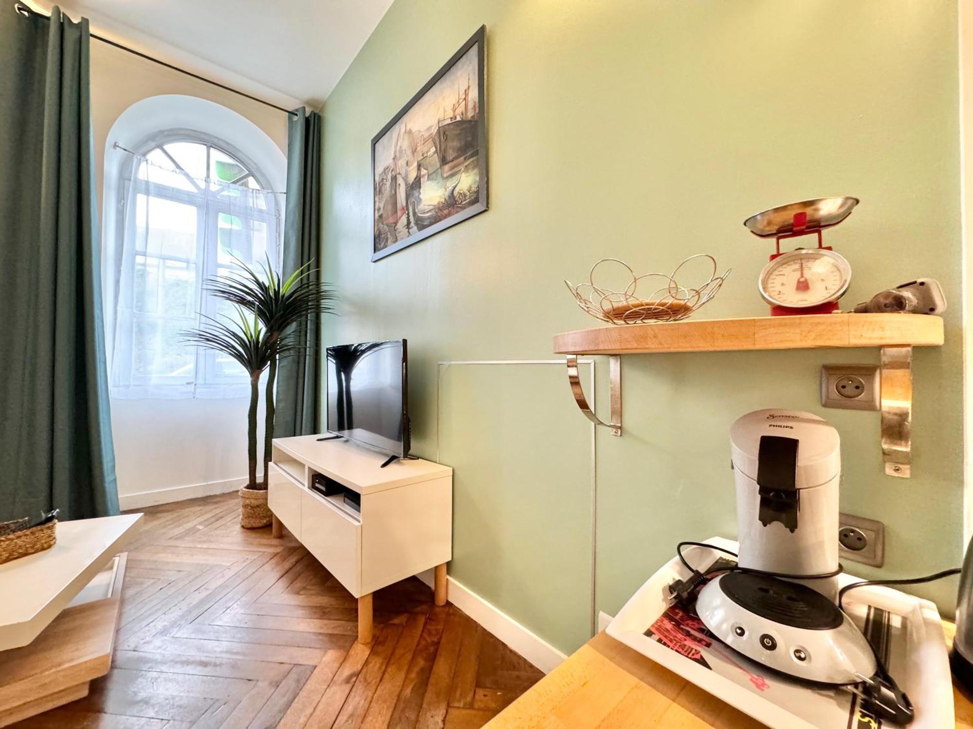 Le Noir Bois Et Blanc - Studio - Wifi - Centre Ville - Entree Autonome Quimper Ngoại thất bức ảnh
